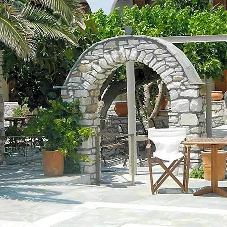 Christiana Aparthotel 3*